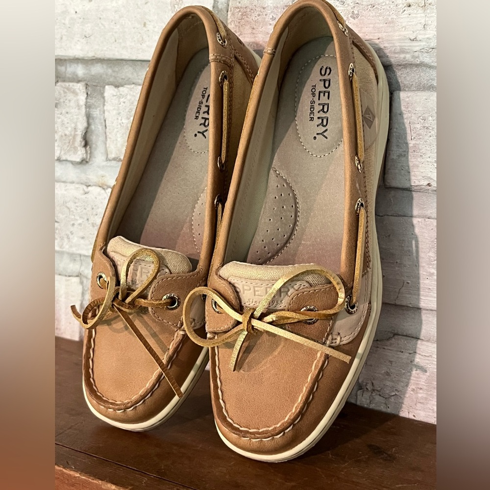 Women’s Tan & Gold Sperry Boat‎ Shoes Size 6